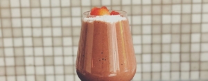 Vegan chocolade milkshake aardbeien Sukrin