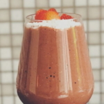 romige aardbeien chocolade milkshake