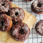 zelf donuts maken - sukrin suikervervangers - chocolade donuts recept Tisha